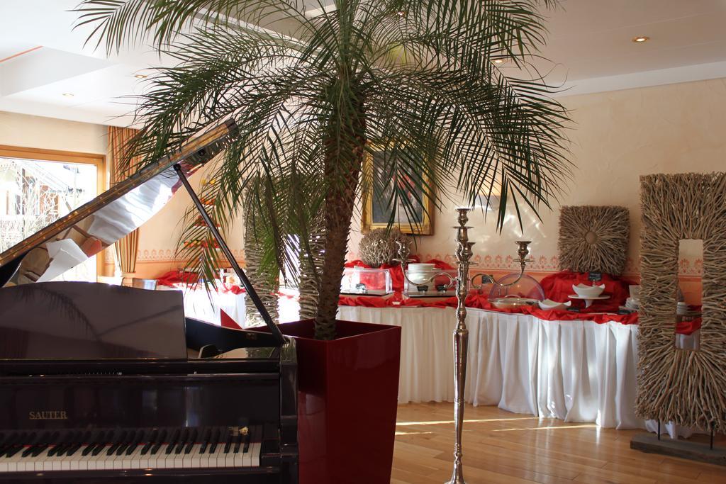 Romantik Alpenhotel Waxenstein Грайнау Экстерьер фото