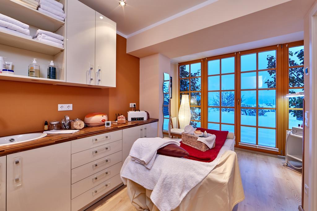 Romantik Alpenhotel Waxenstein Грайнау Экстерьер фото