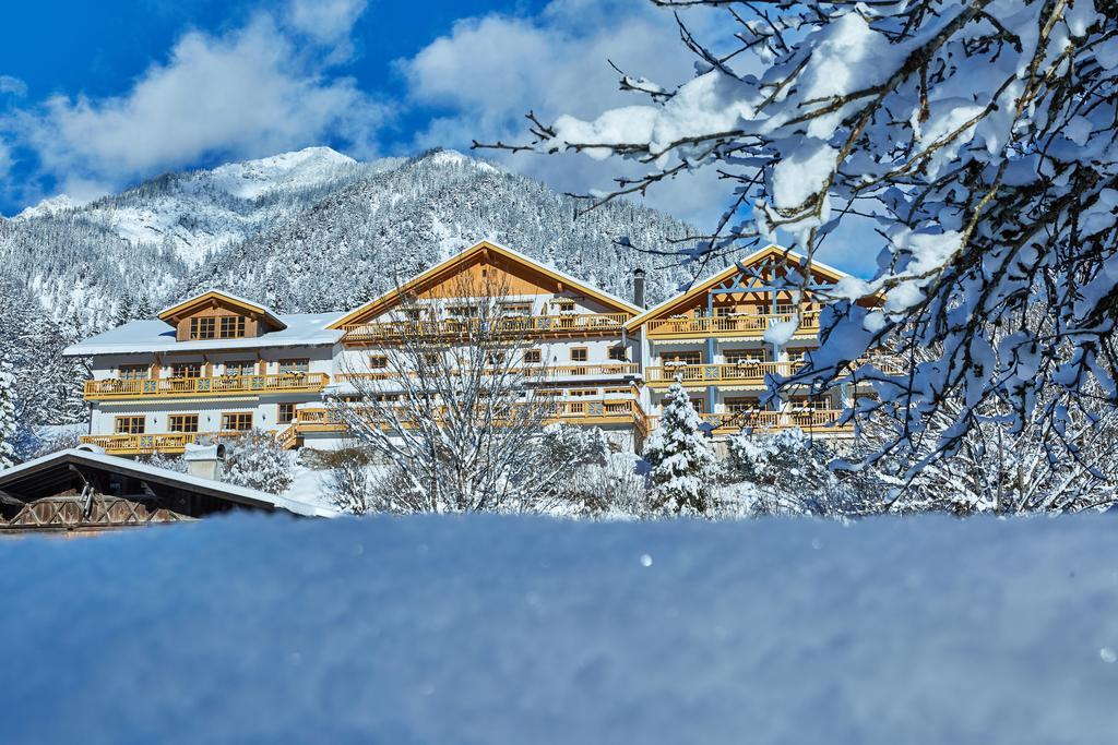 Romantik Alpenhotel Waxenstein Грайнау Экстерьер фото