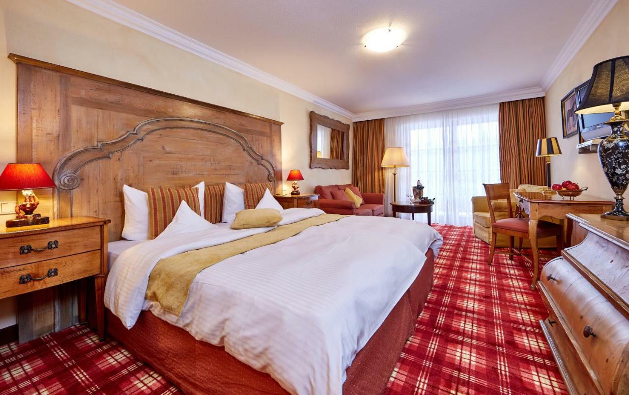 Romantik Alpenhotel Waxenstein Грайнау Экстерьер фото